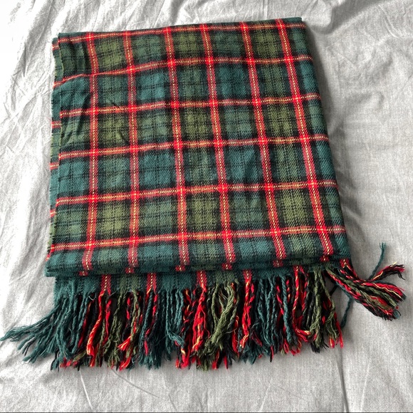 Scarf with grid pattern - Picture 2 of 3